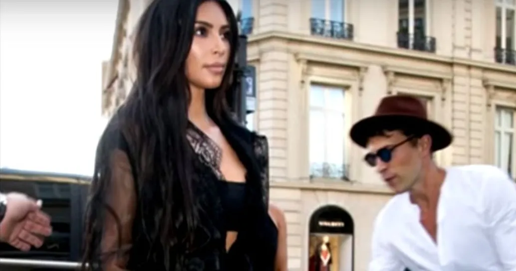 Kim Kardashian aggredita da un “fan” alla settimana della moda di Parigi