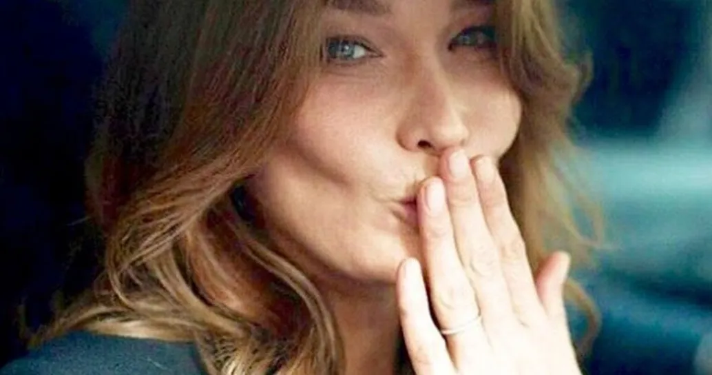 Carla Bruni omaggia il premio Nobel Bob Dylan