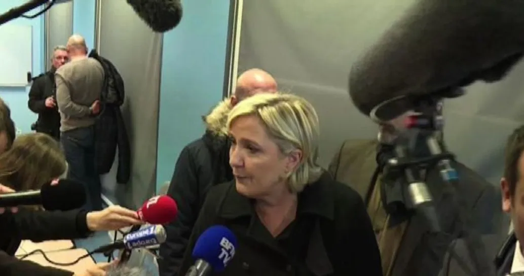 Francia, Marine Le Pen incriminata per assistenti eurodeputati