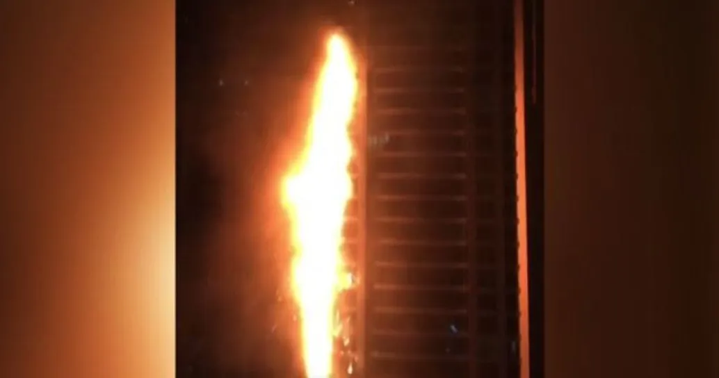Incendio nella Torch Tower di Dubai, grattacielo di 337 metri