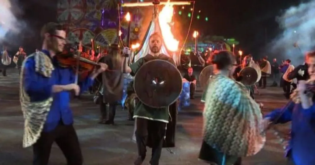 Cornamuse e urla di guerra: a Edimburgo la parata militare è arte