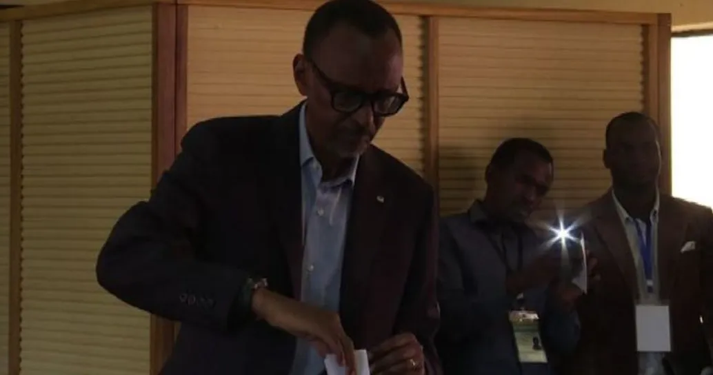 Elezioni Ruanda, favorito Kagame vota nel suo seggio