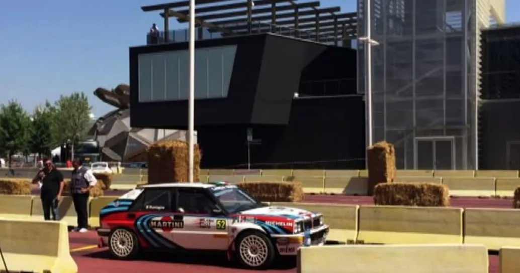 I brividi del rally corrono sulle strade di Milano