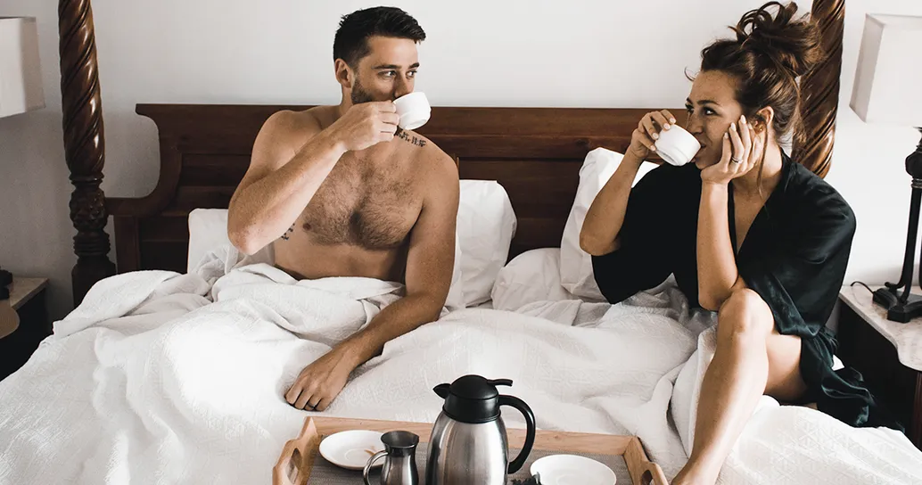 Fare le pulizie domestiche insieme migliora l’attività sessuale della coppia