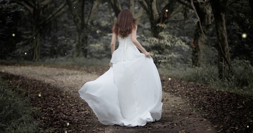 Scopre il tradimento del futuro marito: legge i messaggi di lui (all’amante) durante il matrimonio