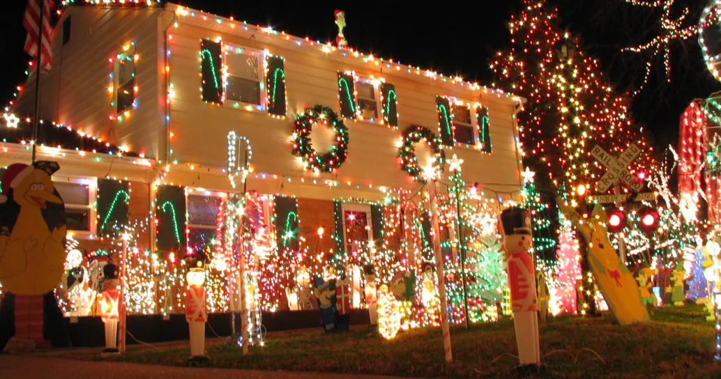 Uno spettacolo di luci: le migliori luminarie di Natale delle case americane