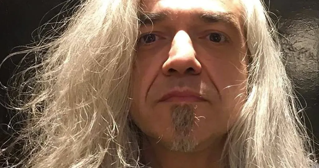 Morgan mette all’asta i suoi capelli: un euro l’uno