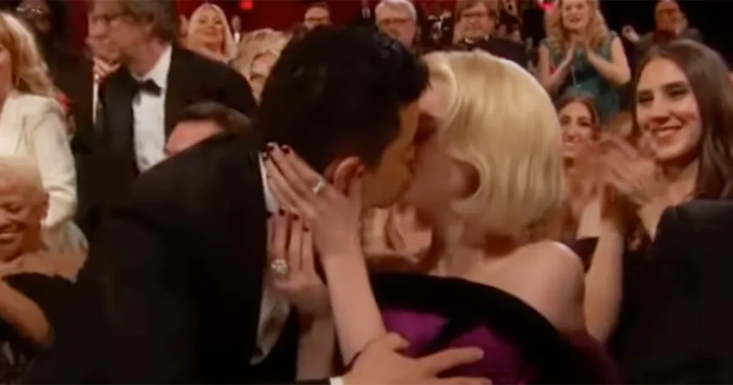 Rami Malek: con l’Oscar c’è la dedica d’amore all’amata Lucy Boynton