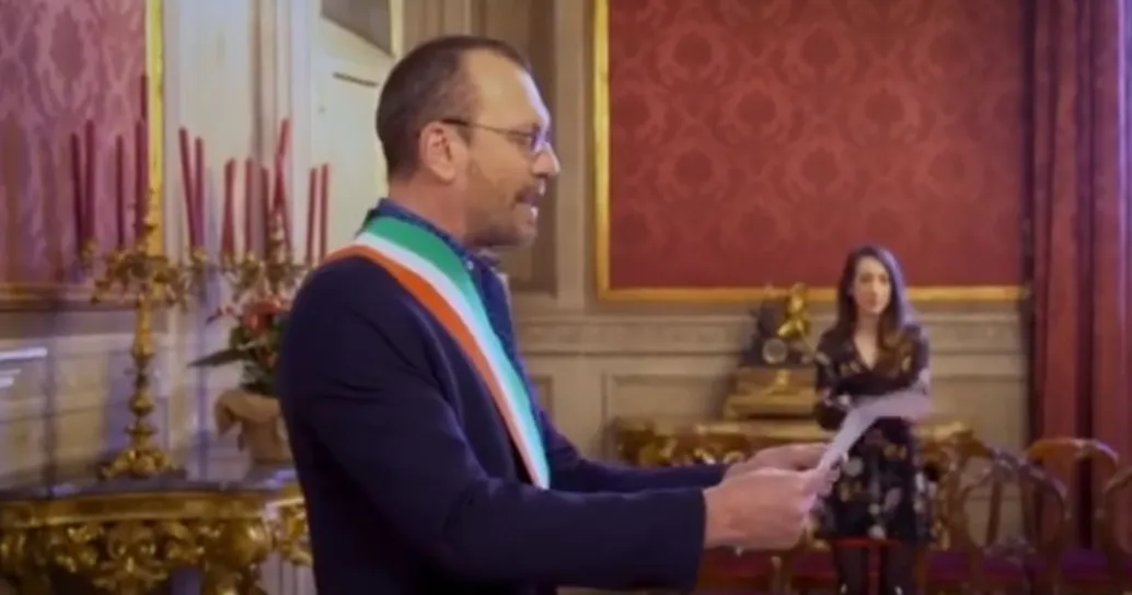 Biagio Antonacci sposa due amici: il video fa il giro del web