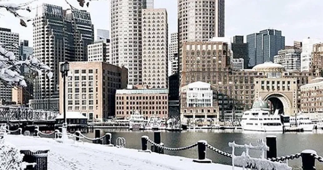 Boston è completamente ricoperta dalla neve: il paesaggio è da favola