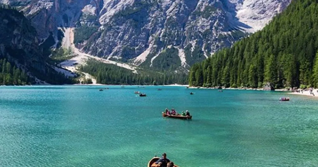 L’incantevole magia che offre il Lago di Braies
