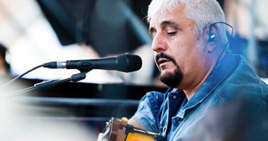 A Napoli si accendono le luminarie per Pino Daniele, come a Bologna era stato per Lucio Dalla