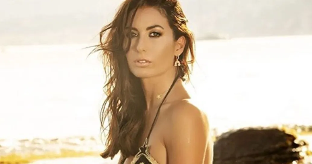 Elisabetta Gregoraci riporta i follower al mare con uno scatto bollente in bikini
