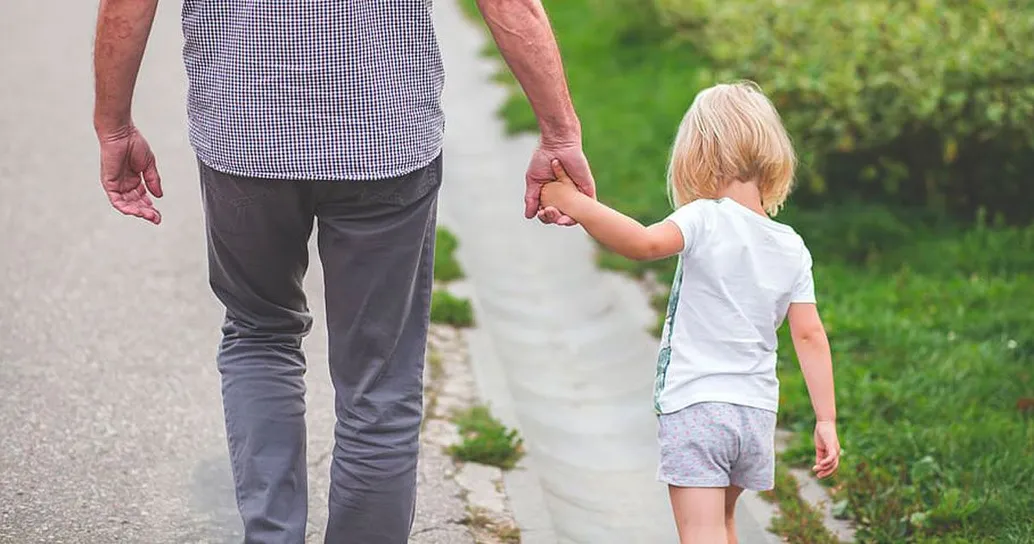 Coronavirus: è possibile passeggiare fuori casa con i propri figli, ecco tutti i dettagli