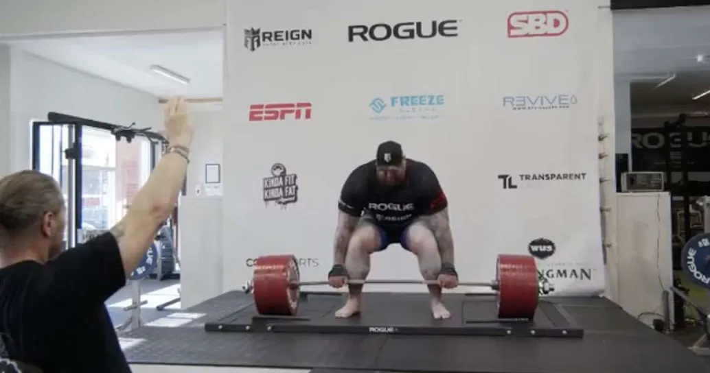 La Montagna di “Game Of Thrones” solleva 501 kg e si aggiudica il record del mondo