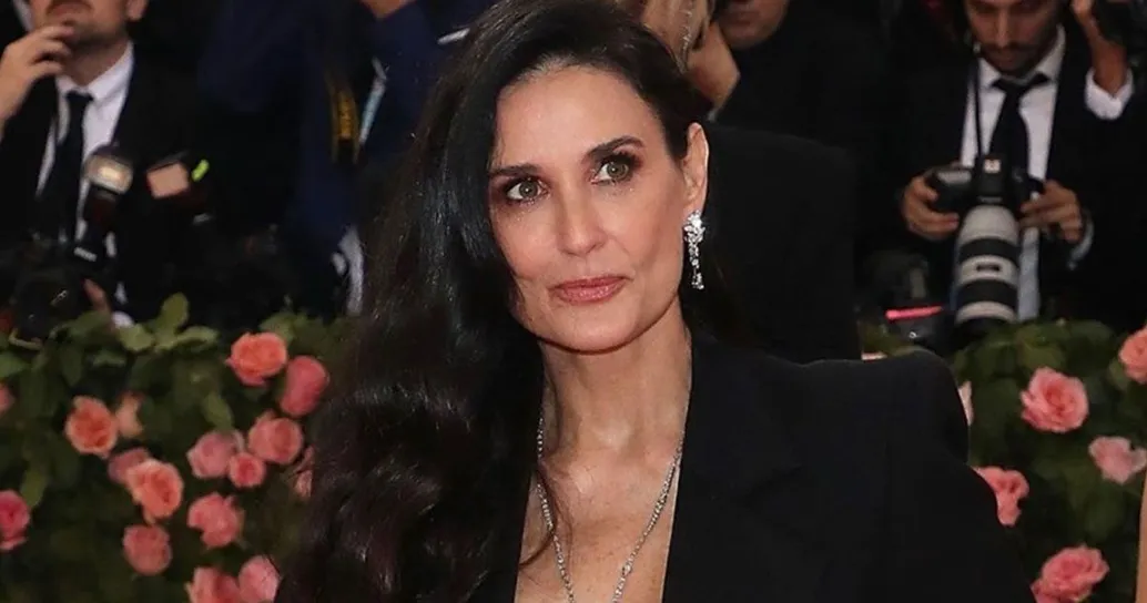 Demi Moore diventa bionda: l’attrice è irriconoscibile, ecco la foto