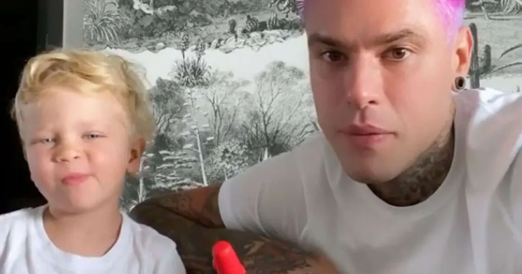 Fedez: la reazione del piccolo Leone al suo nuovo taglio è esilarante