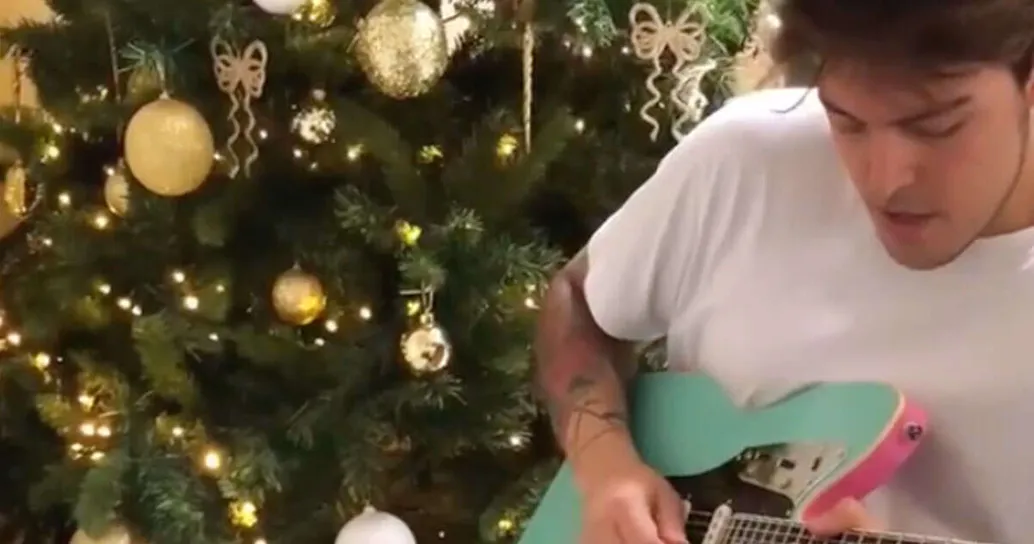 Stash suona per sua figlia in un tenerissimo video