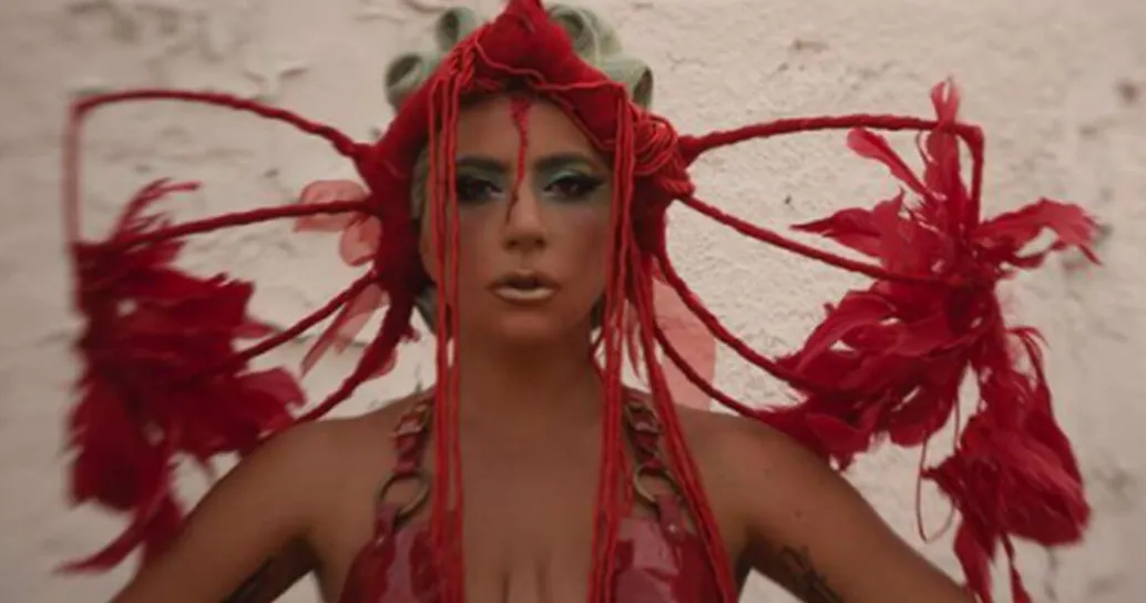 Lady Gaga: la foto del nuovo look color lilla conquista tutti