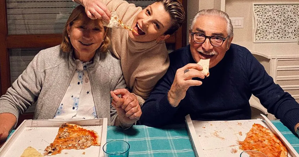 Il bellissimo messaggio di Emma Marrone ai suoi genitori: “Vi dedico tutto”
