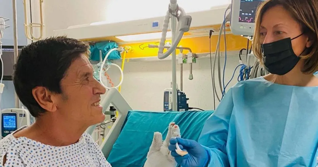 La nuova foto di Gianni Morandi dall’ospedale è una bellissima dedica alla moglie Anna