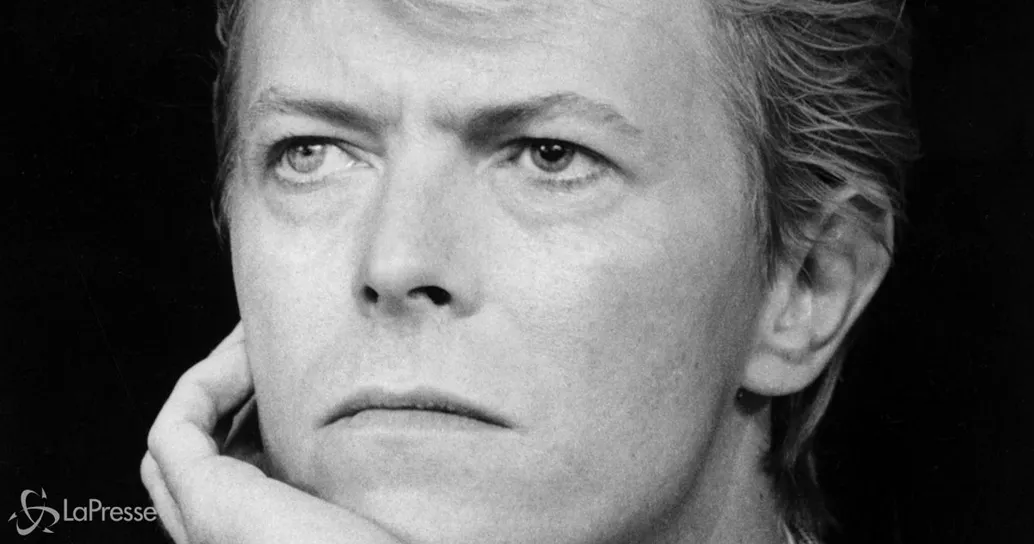Il vestito di David Bowie va all’asta: è un pezzo unico per i fan