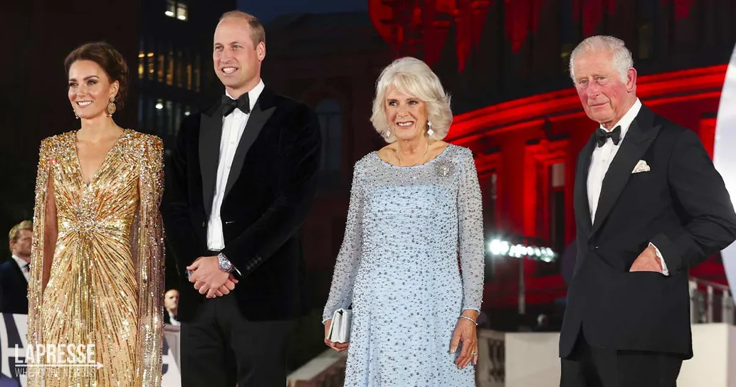 Daniel Craig riunisce i reali: Kate, William, Carlo e Camilla alla premiere di 007