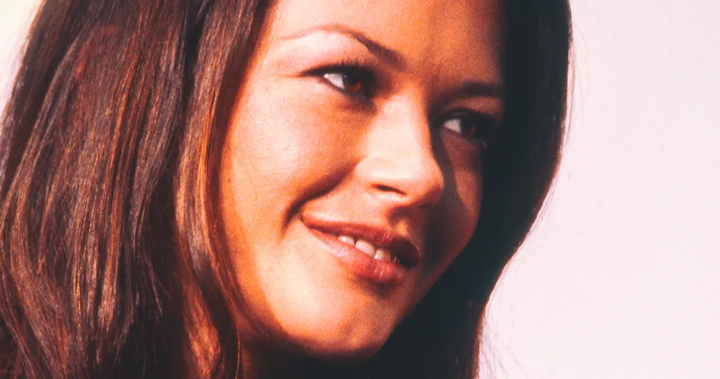 Catherine Zeta Jones mostra in una foto i suoi capelli ricci al naturale