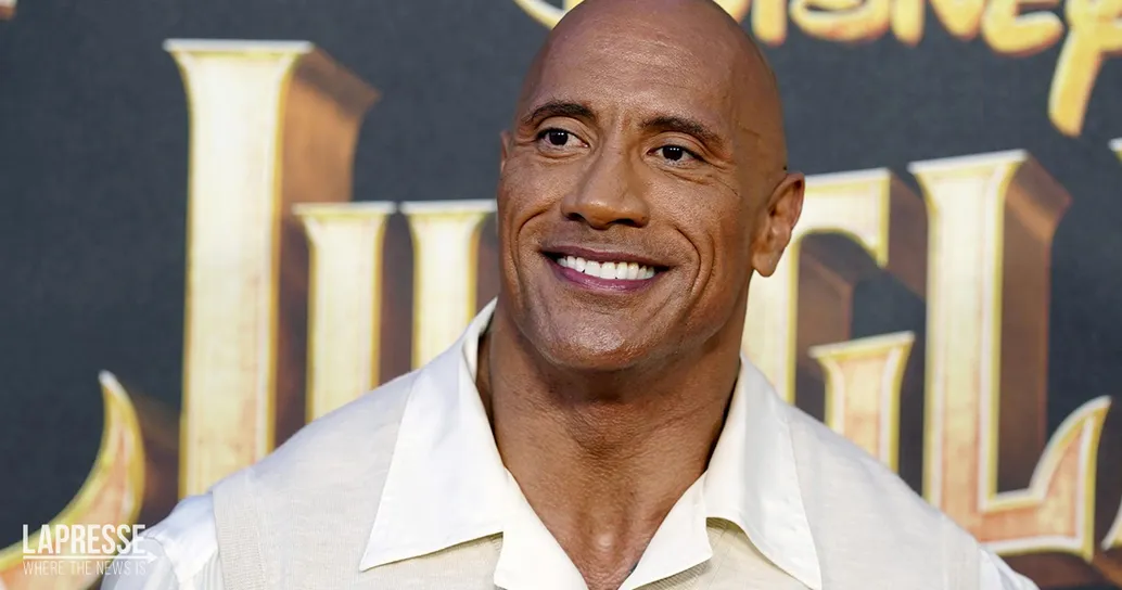 Dwayne Johnson fa la manicure alla figlia: la foto di “The Rock” che non ti aspetti
