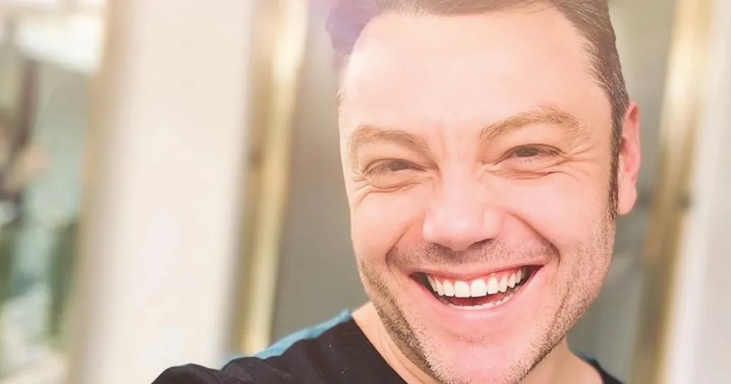 La dedica indelebile di Tiziano Ferro al marito Victor: ecco il nuovo tatuaggio mostrato sui social