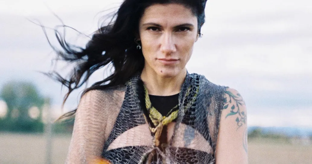 Elisa ha annunciato l’uscita di “Ritorno al futuro / Back to the future”, il suo nuovo album di inediti