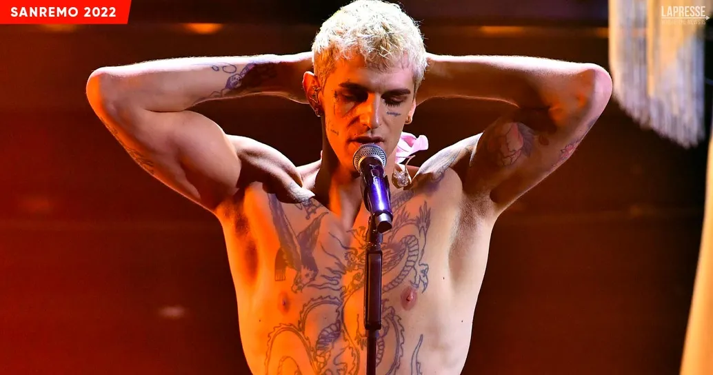 Achille Lauro pubblica la foto del suo vero battesimo e dedica il festival alla madre