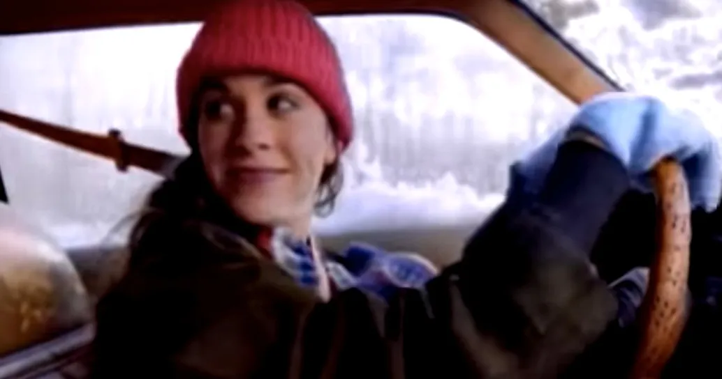 Alanis Morissette: compie 27 anni “Ironic”