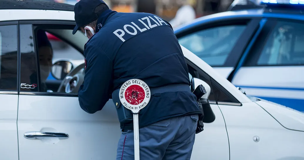 Cosa succede se si guida senza patente: ecco cosa dice la legge
