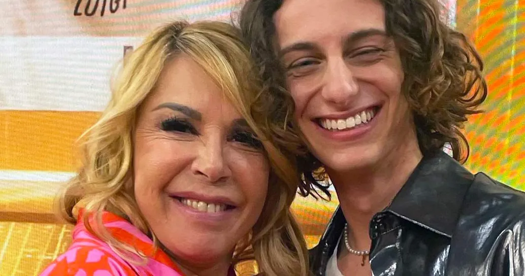 Amici 21, Albe sorprende Anna Pettinelli con un regalo in camerino prima della finale