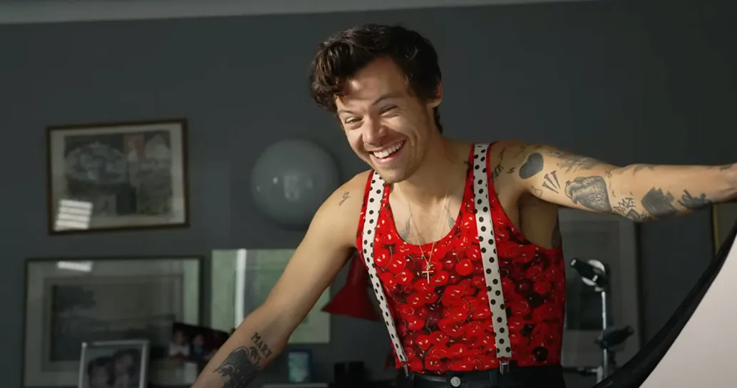 “Scrivo continuamente”: Harry Styles sta già lavorando al suo nuovo album