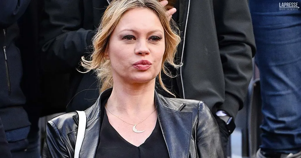 Catcalling, bufera dopo le parole di Anna Falchi dalla Balivo: cosa dice la legge sulle molestie