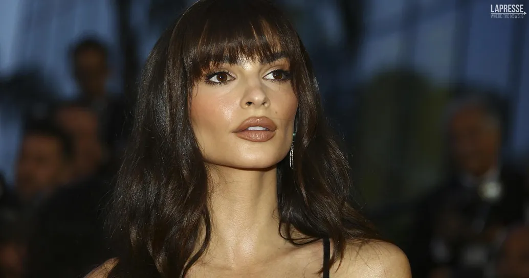 Emily Ratajkowski completamente nuda: fan in delirio