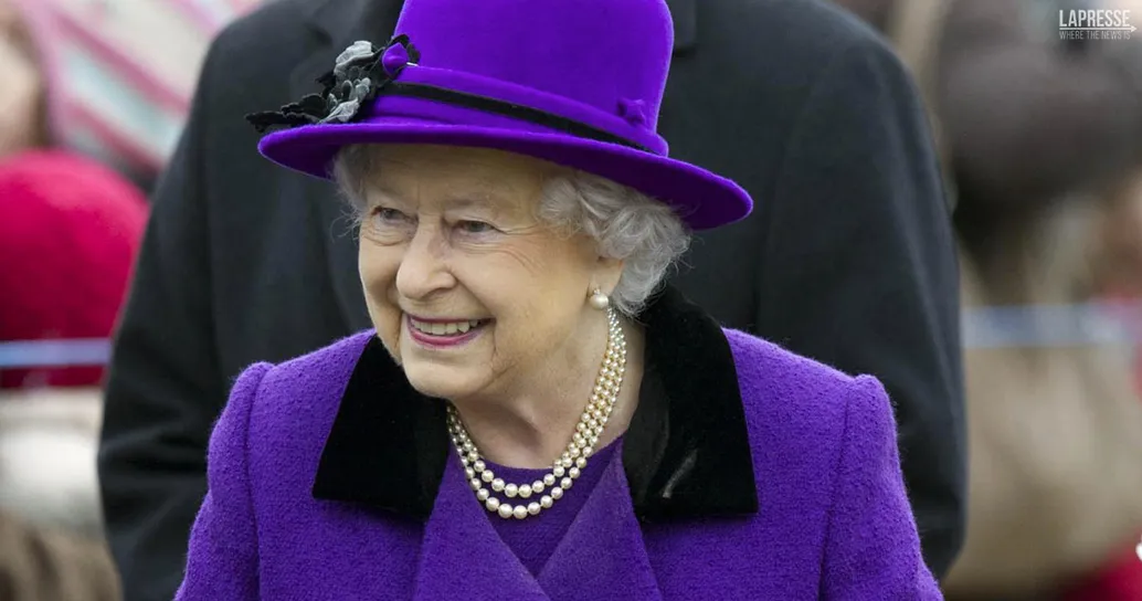 Svelate le cause e l’orario della morte della regina Elisabetta II: ecco il certificato ufficiale