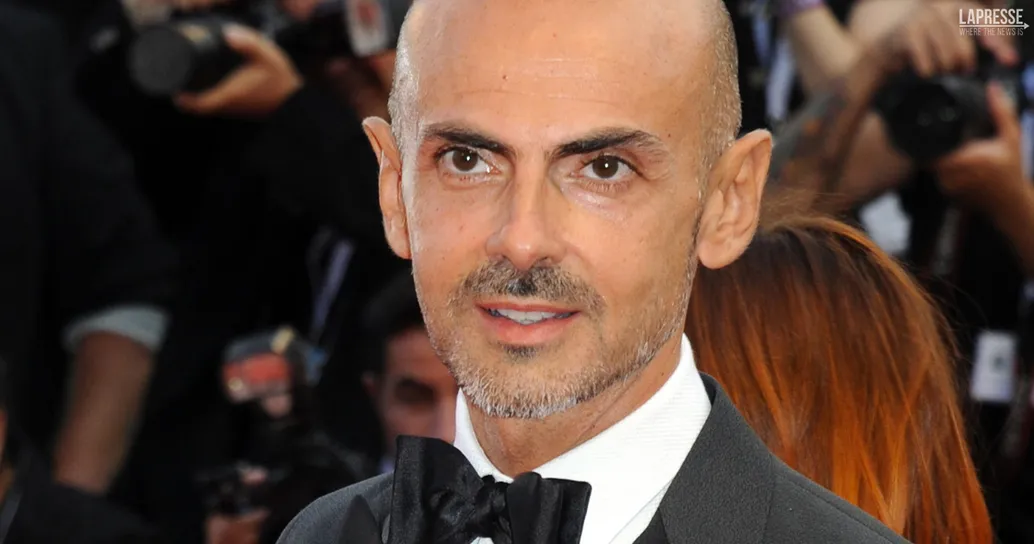 Enzo Miccio come non l’avete mai visto: la foto a petto nudo diventa virale
