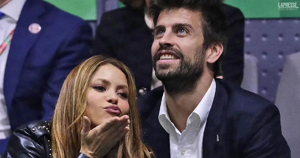 Gerard Piqué risponde a Shakira e va al lavoro in Twingo: il video diventa virale