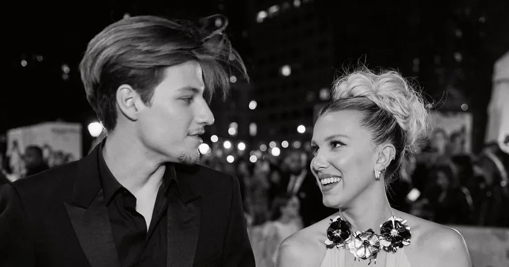 Millie Bobby Brown sposerà Jake Bongiovi: la foto e l’annuncio ufficiale su Instagram
