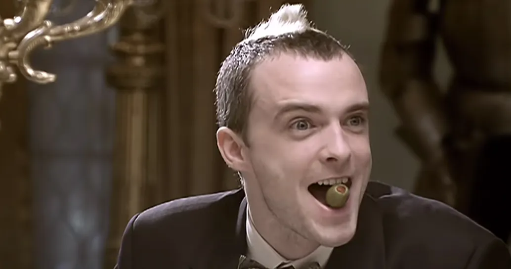 Travis: compie 22 anni la bellissima “Sing”
