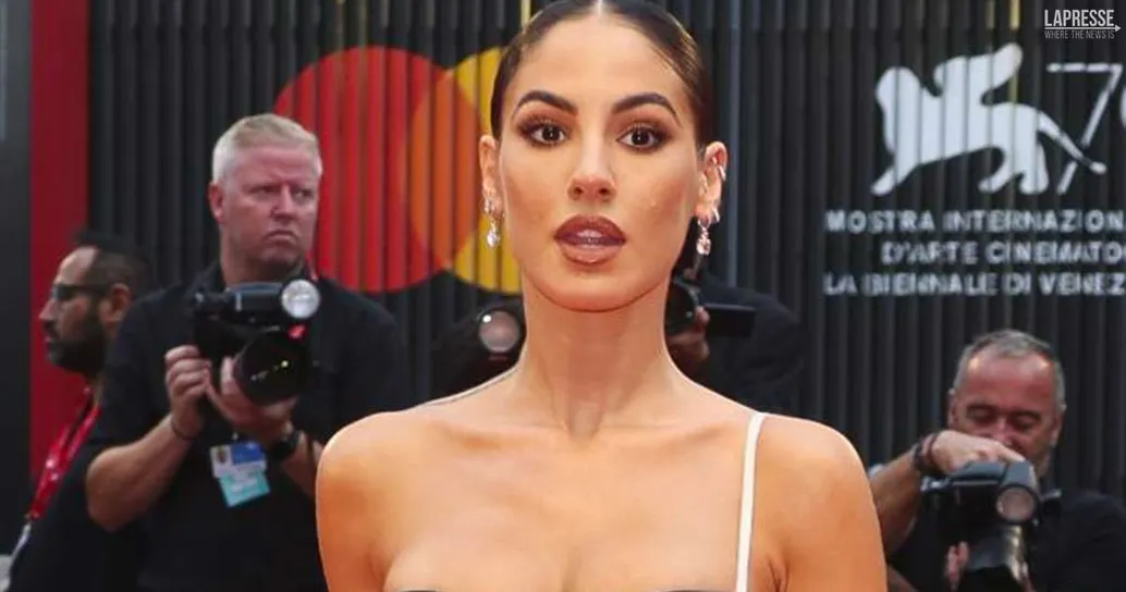 Il top trasparente di Giulia De Lellis è pura seduzione
