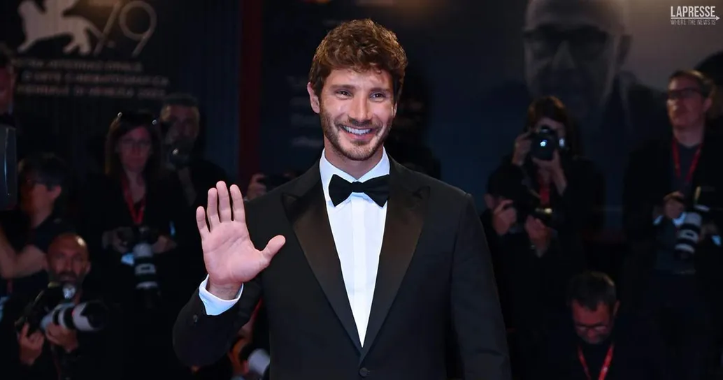 Stefano De Martino rivoluziona il suo look: ecco i commenti dei follower al nuovo taglio di capelli