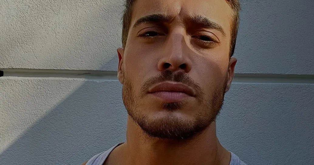 Antonino Spinalbese pubblica una foto della nuova fidanzata ma poi la cancella subito: eccola