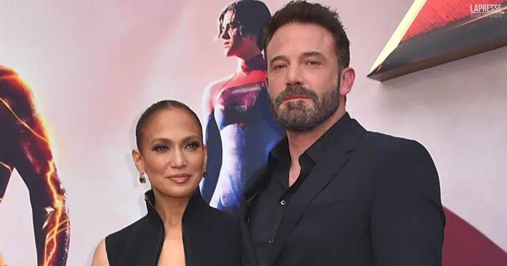 Jennifer Lopez pubblica una foto petto nudo di Ben Affleck per fargli gli auguri: ecco il suo post