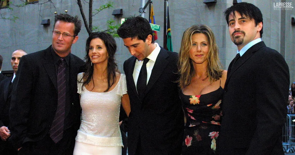 Le prime reazioni del cast di “Friends” alla morte di Matthew Perry