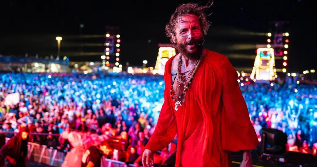 Jovanotti dimesso dall’ospedale ringrazia i fan: “Ci ritroveremo e sarà pazzesco”