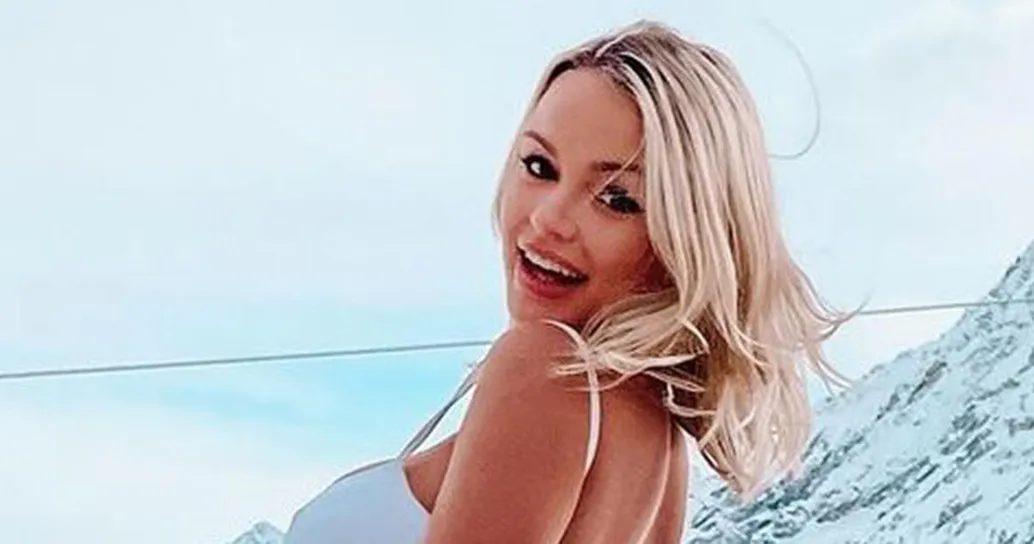 Il costume non riesce a contenere le sue curve mozzafiato: le foto di Mercedesz Henger sulla neve